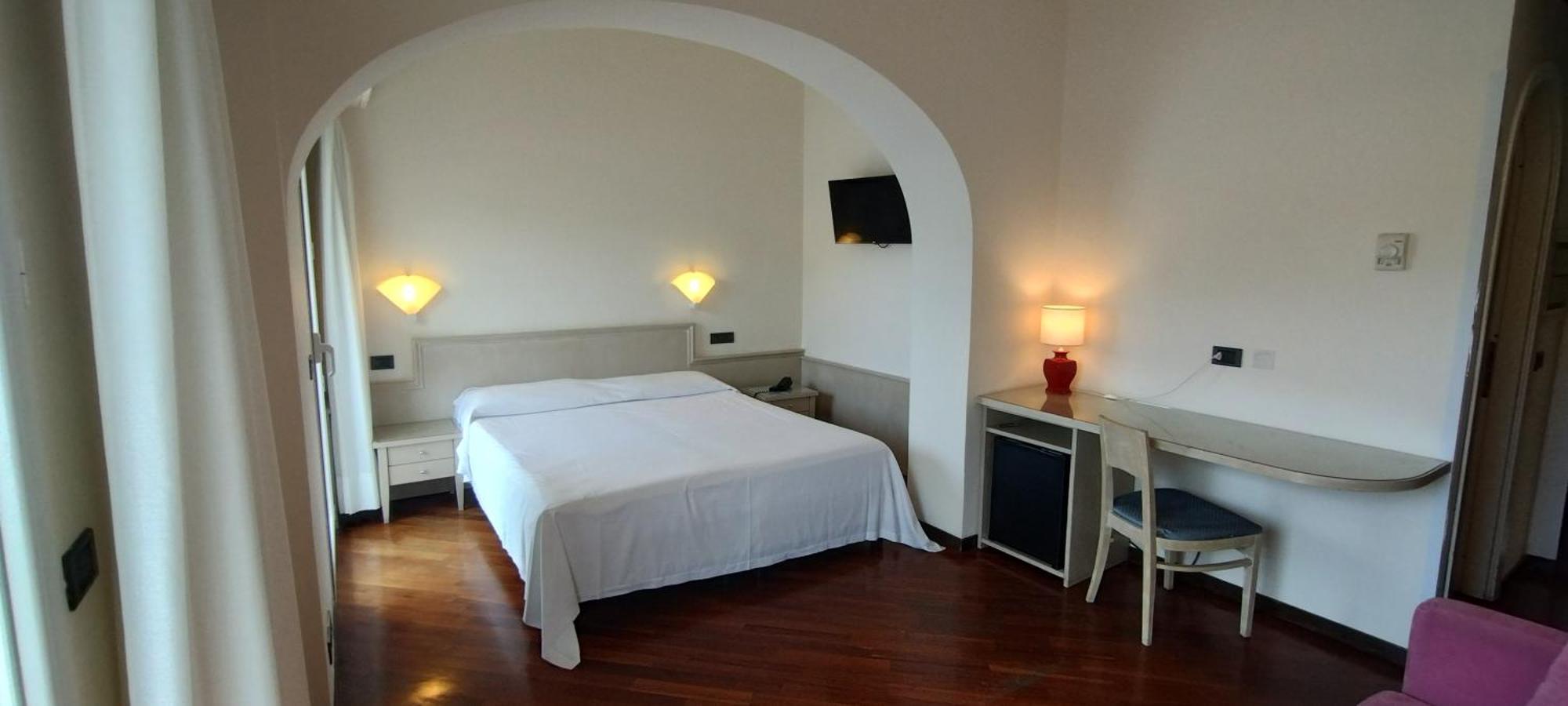 Hotel Elena เรคโค ภายนอก รูปภาพ