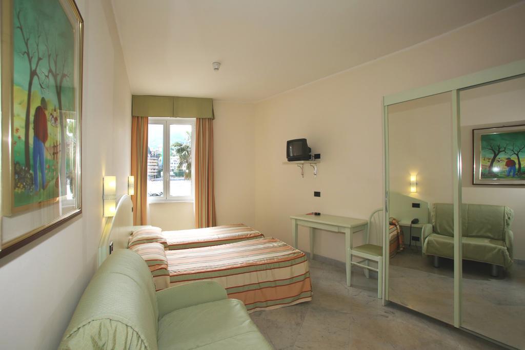Hotel Elena เรคโค ภายนอก รูปภาพ