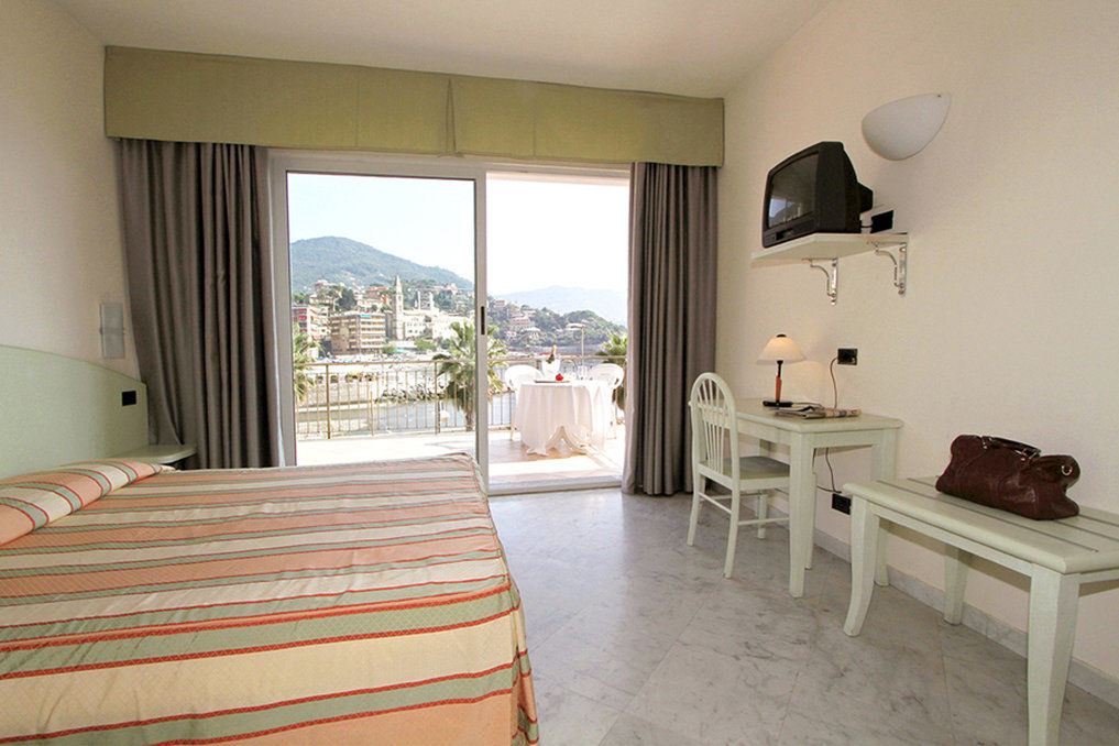 Hotel Elena เรคโค ภายนอก รูปภาพ